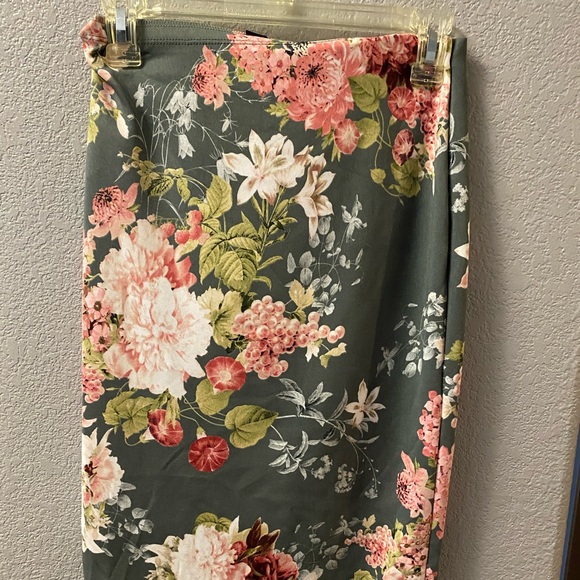 Skirt - Picture 4 of 5